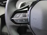 Peugeot 2008 1.2 PureTech 130 Allure | Automaat | Camera | Clima | Cruise | Navi | 17" LM | LED | Apple Carplay/Android Auto |