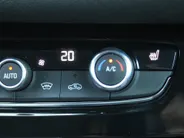 Opel Grandland 1.2 Turbo GS Line | Stuur-/ stoel-/ voorruitverwarming | Matrix LED | Elek. achterklep | 18' LM | Dodehoek detectie | Clima | Navi | Camera voor + achter |