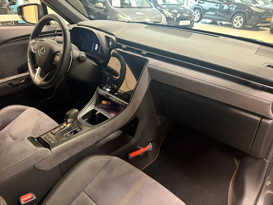 Lexus LBX 1.5 HYBRID | COOL | ADVANCE PAKKET | BI-TONE | NL-AUTO |