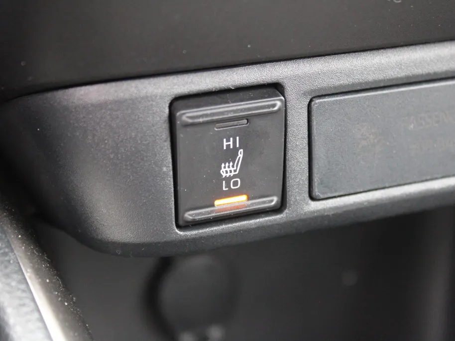 Mazda 2 Hybrid 1.5 Agile | Comfort pakket | Trekhaak | CarPlay | Camera | Stuur-/stoelverwarming | Cruise adapt. | 15' LM |