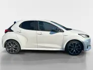 Toyota Yaris 1.5 Hybrid Executive Zeer compleet o.a. Navigatie, Trekhaak etc! Nu incl. 12 maanden garantie!
