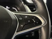 Renault Captur 90PK TCe Intens | 9,3' Navi | Camera | Climate Control | Parkeersensoren | Apple CarPlay/Android Auto | Cruise Control | Lichtmetalen Velgen | Armsteun | Full LED |