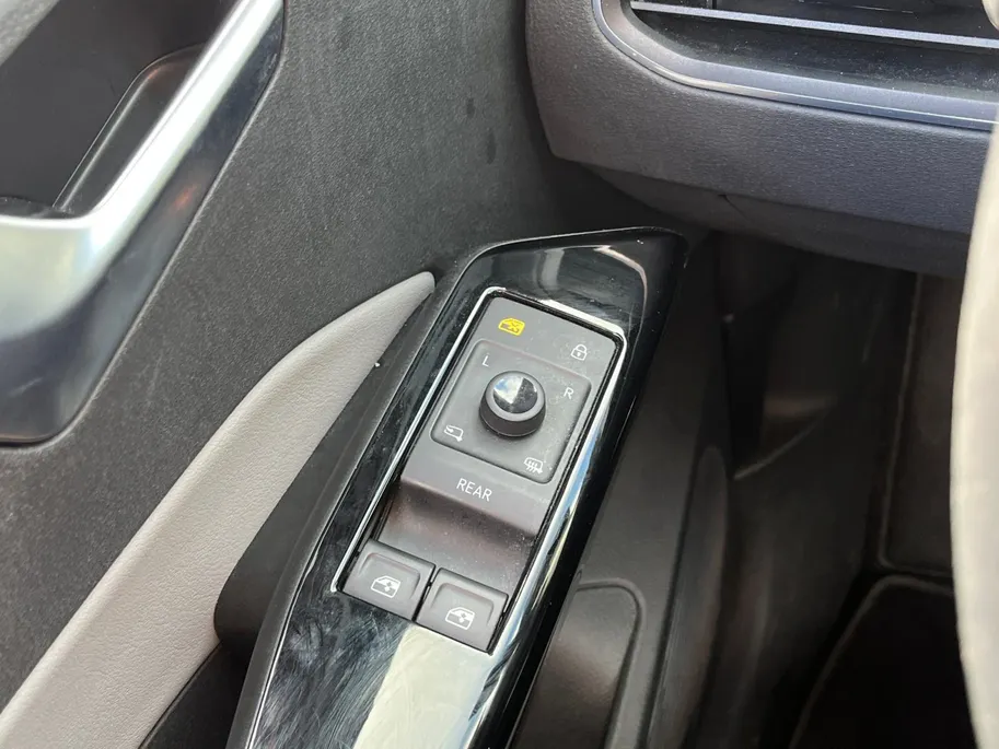 Volkswagen ID.3 First Plus 58 kWh SOH 90,8 | Panoramadak | WLTP 424 km | Adapt. Cruise | Navigatie | CarPlay | Stoel-/stuurverwarming | Etc.