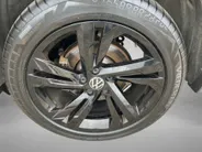 Volkswagen Tiguan 1.4TSIeHybrid 180kW/245PK R-Line Black Style · Panoramadak · Trekhaak · 360°Camera + Parkeersensoren ·
