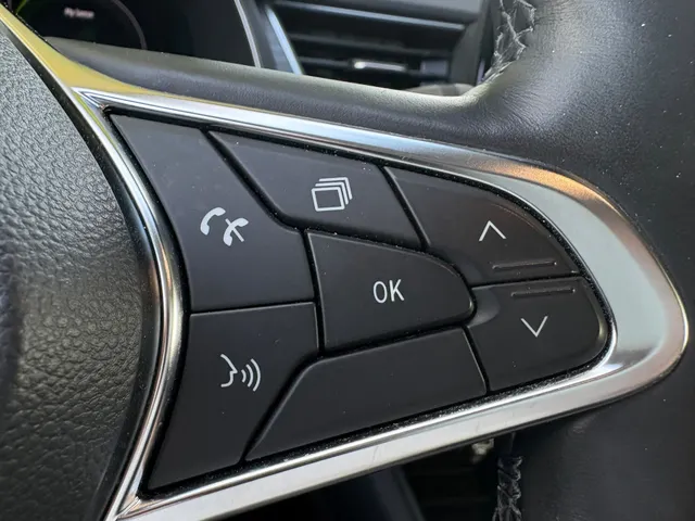 Renault Captur 1.6 E-Tech full hybrid 145 PK iconic | Lederen bekleding en stoel elektrisch bedienbaar | 360 camera | Stoelverwarming voor |