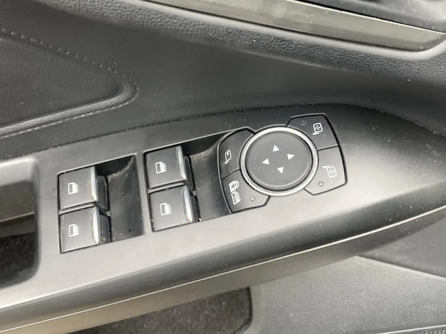 Ford Focus 1.0 EcoBoost Hybrid 125 pk Titanium X Wagon Navigatie - Apple Carplay/ Android Auto - Camera - Draadloos opladen telefoon - Elektrische achterklep