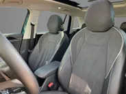 Volkswagen Tiguan 1.5eTSI 150kW/204PK Elegance DSG · Panoramadak · Trekhaak · 360°Camera + Parkeersensoren · Garantie t/m 01-10-2030 of 100000km.