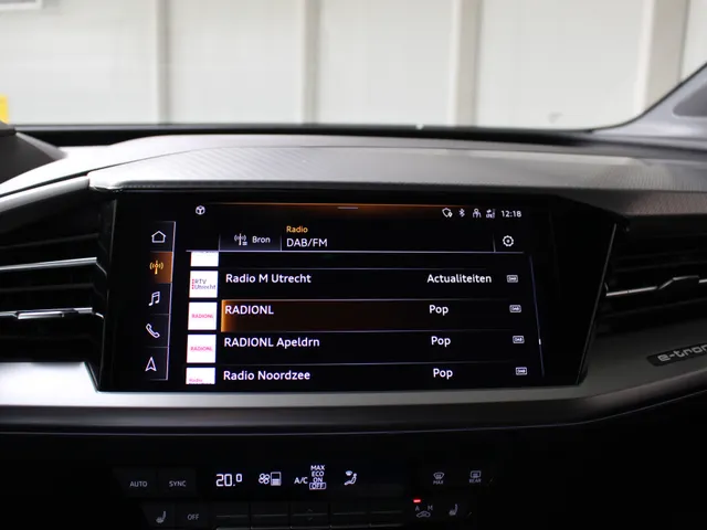 Audi Q4 e-tron 40 Advanced edition 77 kWh Navigatie | Climate Control | Adaptieve Cruise Control | Camera | Stoelverwarming | 96% SoH