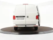 Volkswagen Bedrijfswagens Transporter 2.0 TDI 150pk DSG L1H1 28 · Apple/Android Car Play · Afneembare Trekhaak · Cruise Control · Airco · Navigatie · Parkeersensoren ·