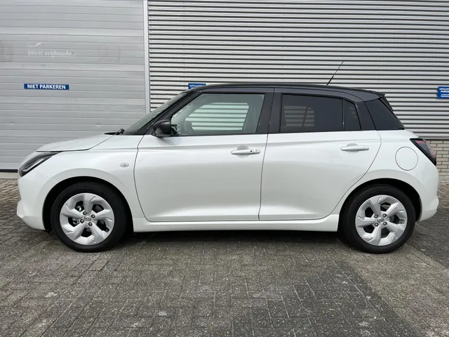 Suzuki Swift 1.2 Select Smart Hybrid | Demonstratievoertuig | Apple Carplay & Android Auto | 16' LM Velgen | Airco | Adaptieve Cruise Control