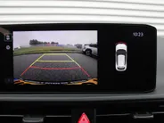 Kia EV6 Light Edition 63 kWh | Stuur-/stoelverwarming | Camera | 19' LM | LED | Cruise adapt. | Clima | Draadloze telefoonlader | 17% bijtelling |