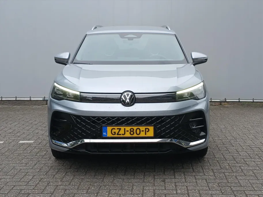 Volkswagen Tiguan 1.5 eTSI 150pk DSG-7 R-Line Business + Elekt. Trekhaak Wegklapbaar / Origineel Nederlands /
