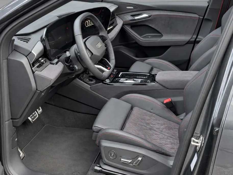 Audi Q6 e-tron S edition performance 100 kWh 306pk · SOH 98,1% · Panoramadak · Warmtepomp · 360 Camera · Wegklapbare Trekhaak · Bang & Olufsen · Kuipstoel · 21'' Inch · Garantie t/m 21-01-2031 of 100.000km