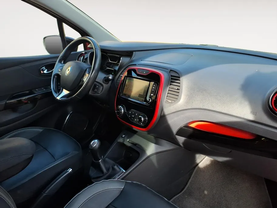 Renault Captur 0.9 TCe Xmod airco (automatisch) , navi , trekhaak , stoelverwarming , cruise , tel , usb , lm velgen .