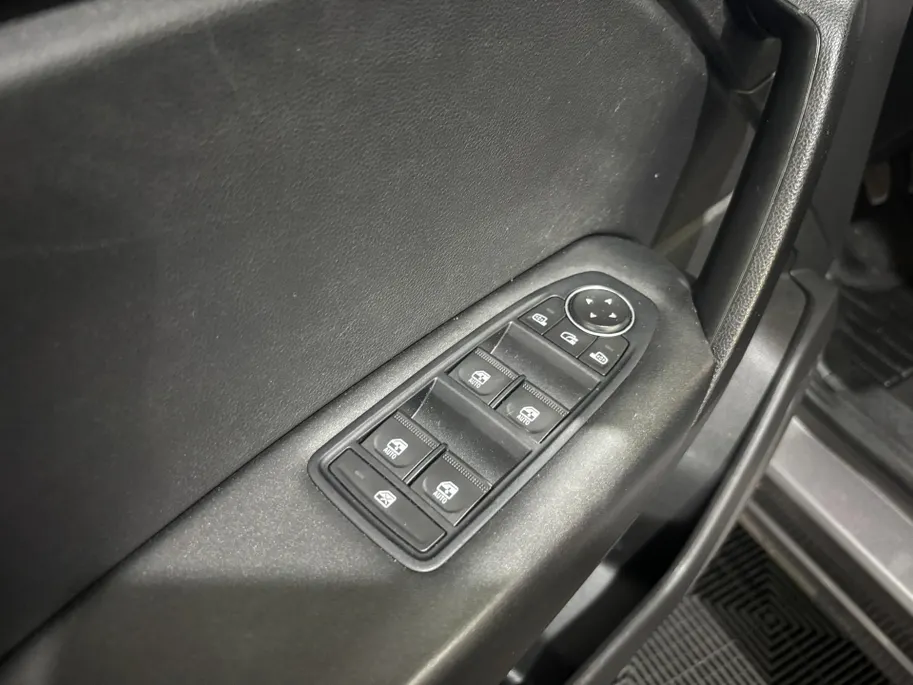 Renault Captur 90PK TCe Zen | Trekhaak | Lichtmetalen Velgen | Privacy Glass | Apple CarPlay/Android Auto | Airco | Cruise Control | Armsteun | Elektrsiche Ramen & Spiegels |