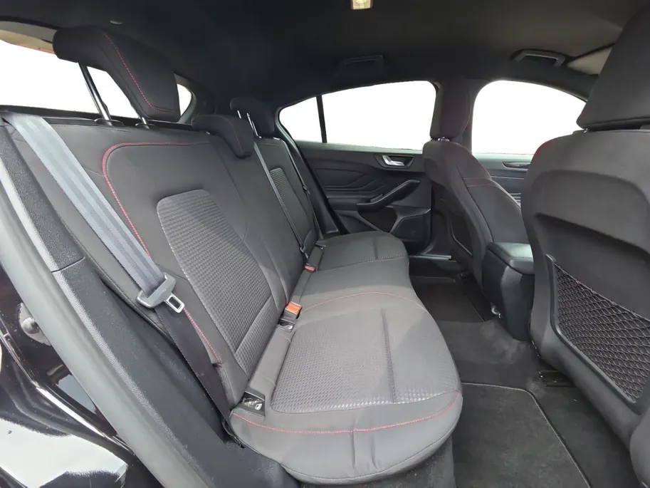 Ford Focus 1.0 EcoBoost ST-Line X Business | Automaat | Carplay | camera | Zeer nette auto | Full LED | Trekhaak | Technology Pack | Winter Pack | 12 Maanden Bovag Garantie |