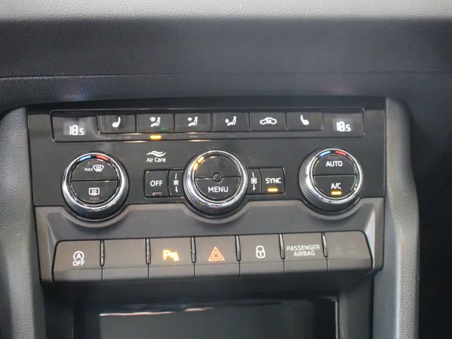 Škoda Karoq 1.0 TSI Clever Edition Android Auto / Apple Carplay | Climate Control | Stoelverwarming | PDC