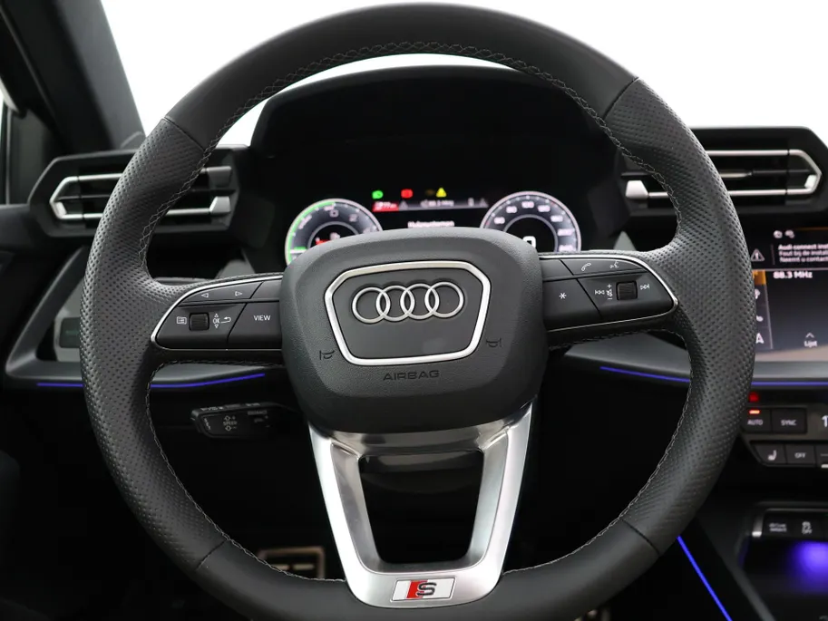 Audi A3 Sportback 45 TFSIe 272pk S-tronic S edition Competition · Panoramadak · Camera · SONOS · Head-Up · Apple/Android Car Play · Keyless · 18'' Inch · Garantie t/m 28-09-2030 of 100.000km