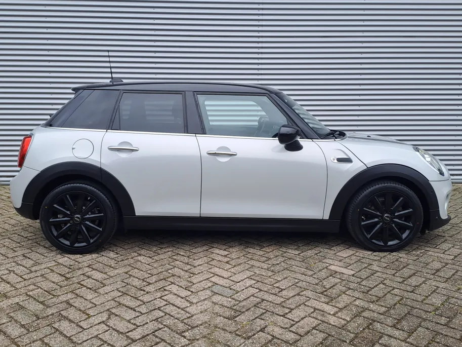 MINI Cooper Mini 1.5 Business Edition | Navigatie | Harman Kardon | Climate | Sensoren | Cruise | Draadloze telefoonlader | Apple Carplay/Android Auto | Keyless entry