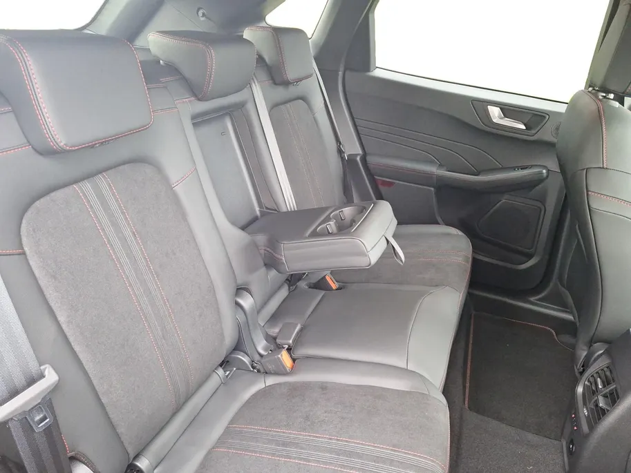 Ford Kuga 2.5 PHEV ST-Line X | Winterpack | El. Trekhaak | 4000,- korting ! | Ford Options met 0,99% rente | Adaptive cruisecontrol | El. Achterklep | 360Camera | B&O Audio | El. Vest. voorstoelen | Full Led | BLIS |