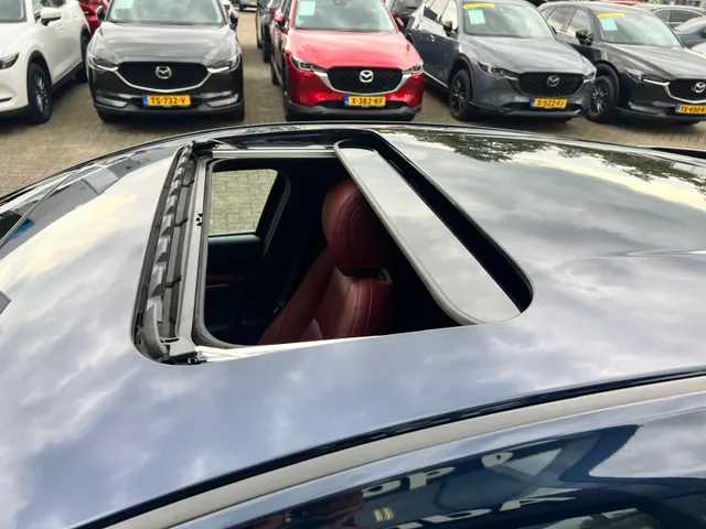 Mazda 3 2.0 e-SkyActiv-X M Hybrid 186 Luxury AUTOMAAT | SUNROOF | AERO PACK | LEDER | Bose AUDIO | APPLE CARPLAY/ANDROID AUTO | A.CAMERA | NED. AUTO |
