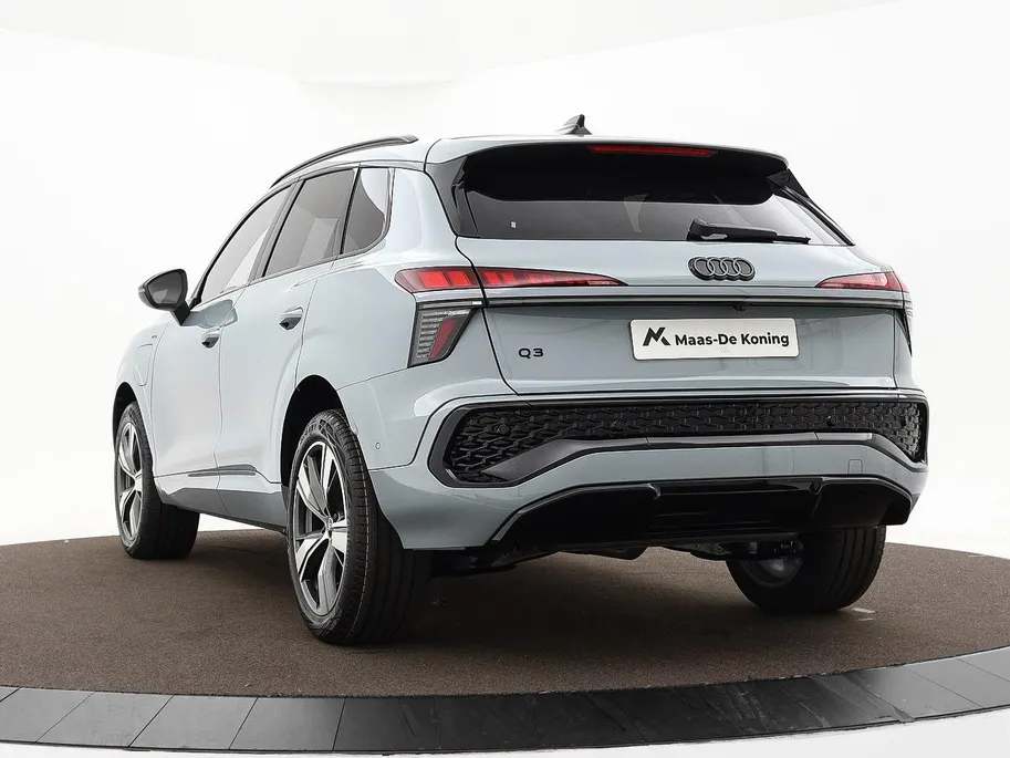 Audi Q3 1.5 200kW e-hybrid S edition 272 PK · Tech plus · Lederen bekleding · Trekhaak elek. wegklapbaar