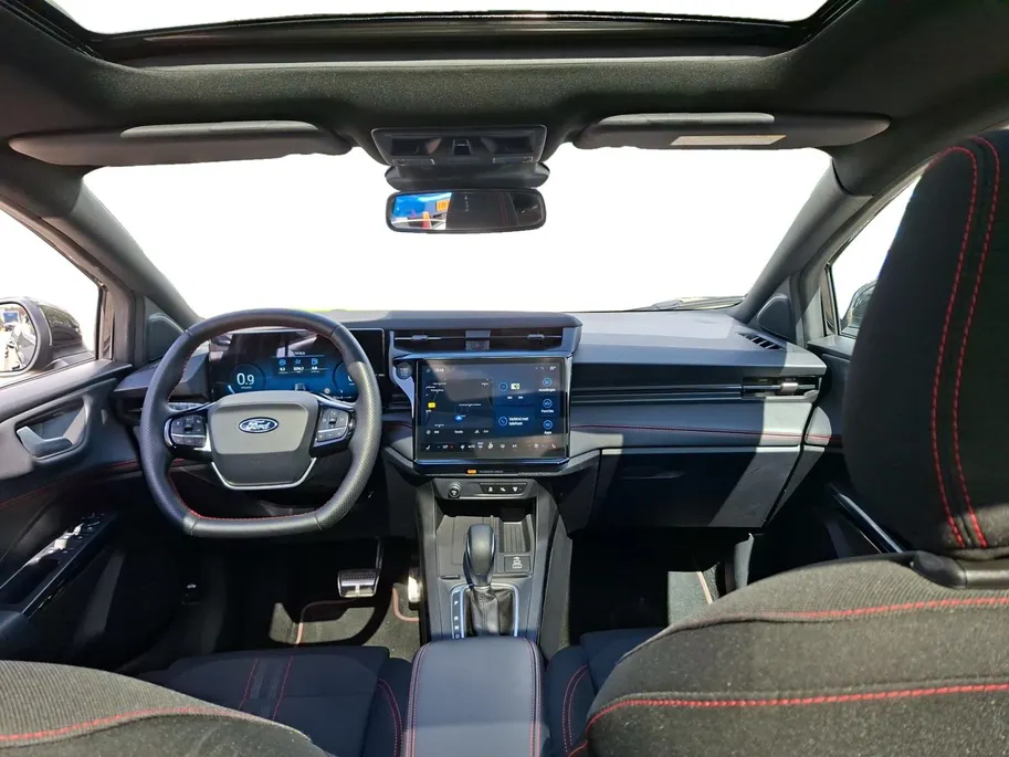 Ford Puma ST-Line | Stoel- stuur en voorruitverwarming | Trekhaak | Kantel / schuifdak | Adaptieve led koplampen | All weather banden