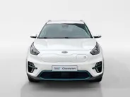 Kia e-Niro ExecutiveLine 64 kWh | SOH 100% | Warmtepomp | Navigatie | Adaptive cruise control | Climate control | Apple Carplay & Android Auto | Achteruitrijcamera | Stoel- stuurverwarming |
