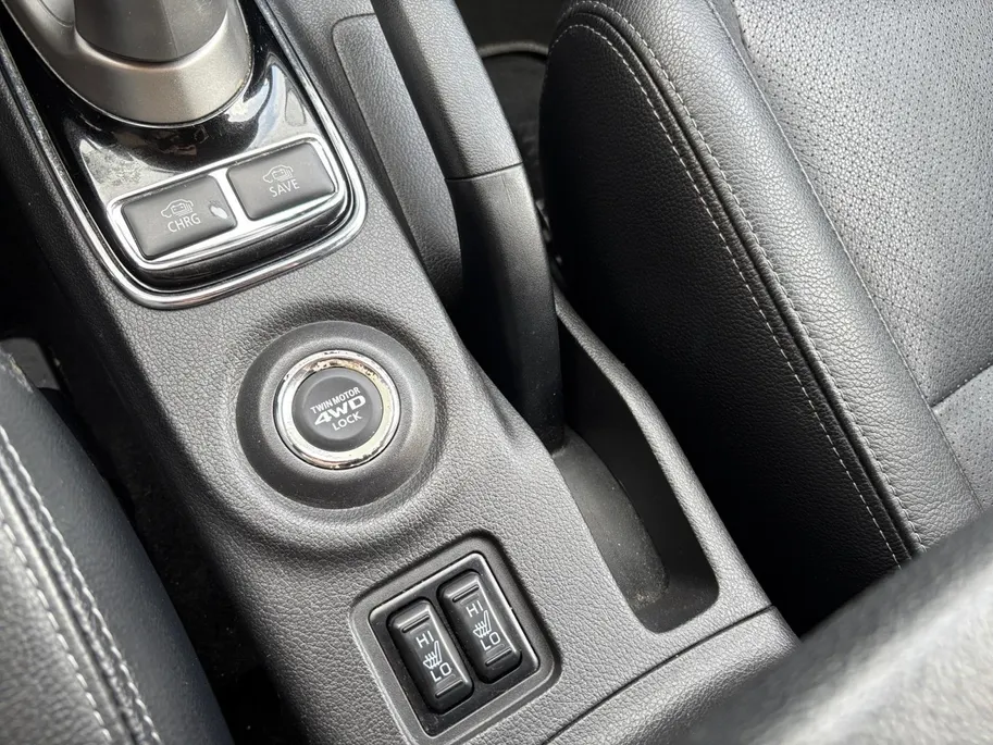 Mitsubishi Outlander 2.0 PHEV Instyle+ | Stoelverwarming voor | Leder interieur | Achteruitrijcamera | Climate control | Cruise Control