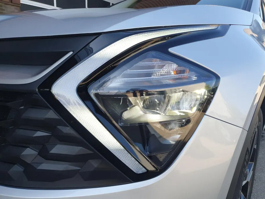 Kia Sportage 1.6T MHEV DynamicLine Edition | Stoel en stuurverwarming | Camera | Navigatie | Apple Carplay / Android Auto | Climate control |