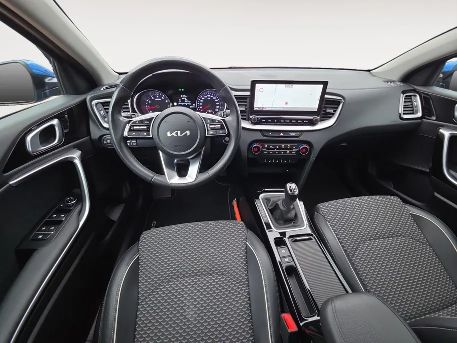 Kia Ceed Sportswagon 1.5 T-GDi DynamicPlusLine 160 PK | Dealer onderhouden | Fabrieksgarantie | Camera | Carplay | Cruise Control Adaptief | stoelverwarming | NAP | 12 Maanden BOVAG Garantie |