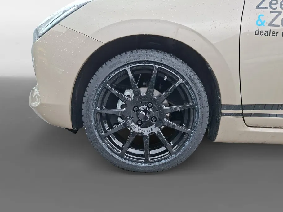 Suzuki Swift 1.2 Style Sportpack Smart Hybrid | DEMO | Sportpack | 17inch lichtmetalen velgen | All weather banden | Direct beschikbaar