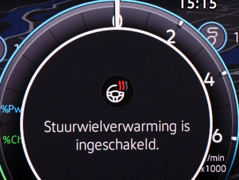 Volkswagen Tiguan 1.5 eHybrid 204pk DSG R-Line Edition · Panoramadak · 360 Camera · Inklap. Trekhaak · Matrix LED · Stuur- & Stoelverwarming + Massage · Achterbank verwarmd · Garantie t/m 09-10-2030 of 100.000km