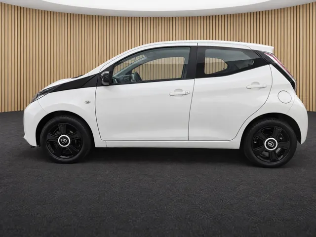 Toyota Aygo 1.0 VVT-i x-play | Automaat | Camera