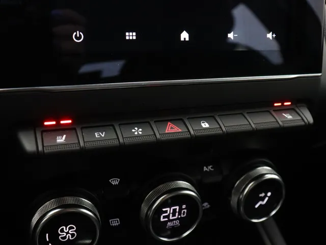 Renault Captur 1.6 E-Tech Plug-in Hybrid 160PK Intens | NAVI GROOT | CAMERA | STOELVERWARMING