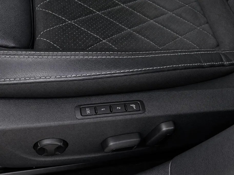 Škoda Octavia Combi 1.4TSI PHEV 180kW/245PK RS iV · Trekhaak ·  Camera · Navigatie · Leder/Alcantara · Apple/Android Car Play ·
