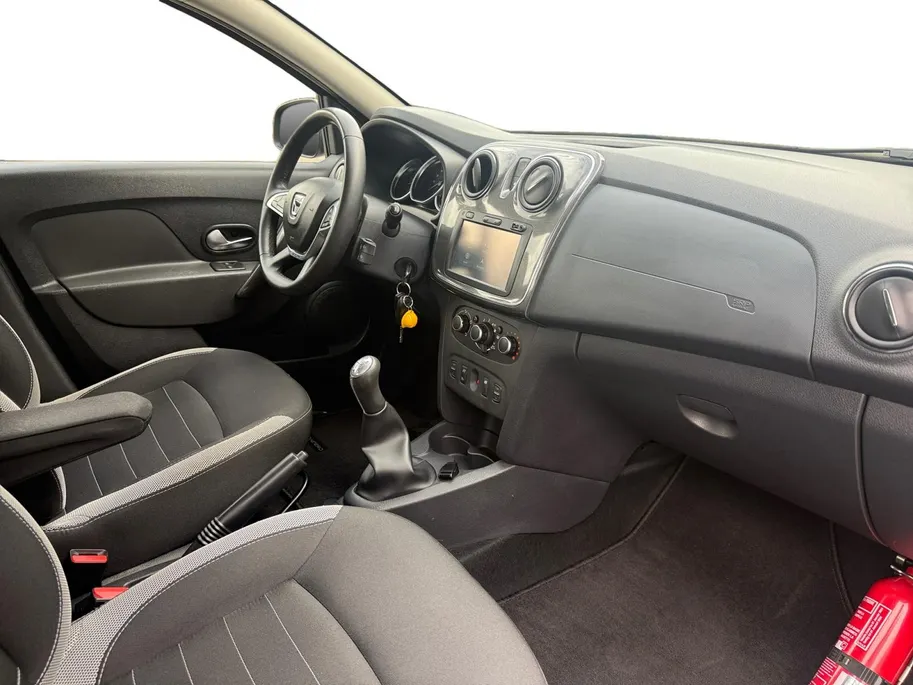 Dacia Sandero 0.9 TCe Tech Road | Trekhaak | Navigatie | Parkeersensoren | Bluetooth | All Season banden | 12 maanden garantie! |