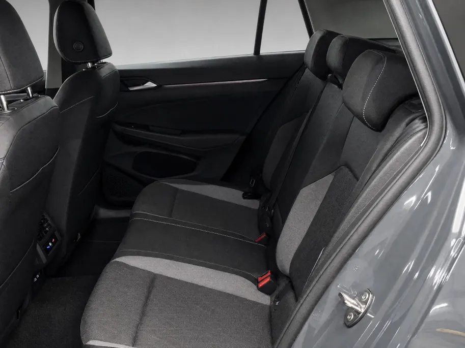 Volkswagen Golf Variant 1.5eTSI/150PK DSG Life Edition · Trekhaak · Camera · Navigatie · Apple/Android Car Play · Stoelverwarming · Garantie t/m 09-09-2027