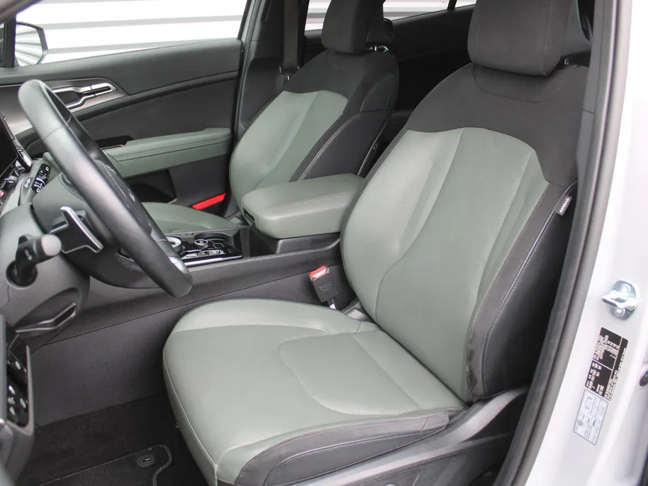 Kia Sportage 1.6 T-GDi Hybrid Dark Edition | Stuur-/stoelverwarming v+a | Camera | Elek. stoelverstelling | 18' LM | Cruise adapt. | Navi | Clima | Half leer/suède |