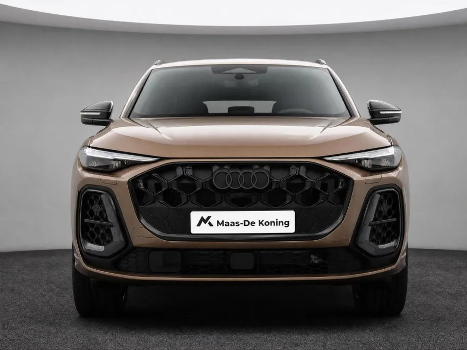 Audi Q5 e-hybrid quattro S edition Competition 367 PK · Tech pro · 20' LM Velgen · Glazen panoramadak · B&O Premium 3D