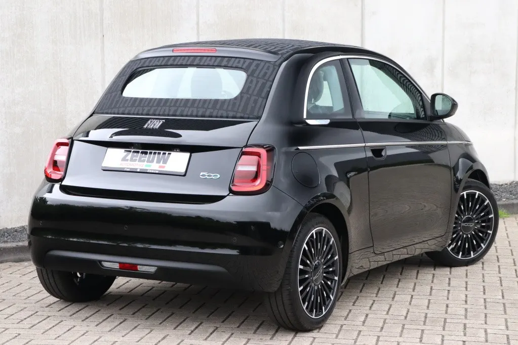 Fiat 500e Cabrio La Prima by Bocelli 42 kWh | JBL | Winter | Camera | 17' VERKOCHT