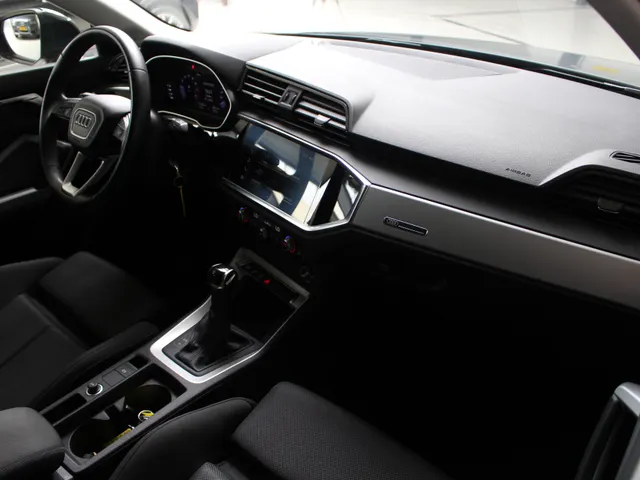 Audi Q3 35 TFSI Business Edition Android auto /  Apple Carplay | Climate Control | Cruise Control | Stoelverwarming