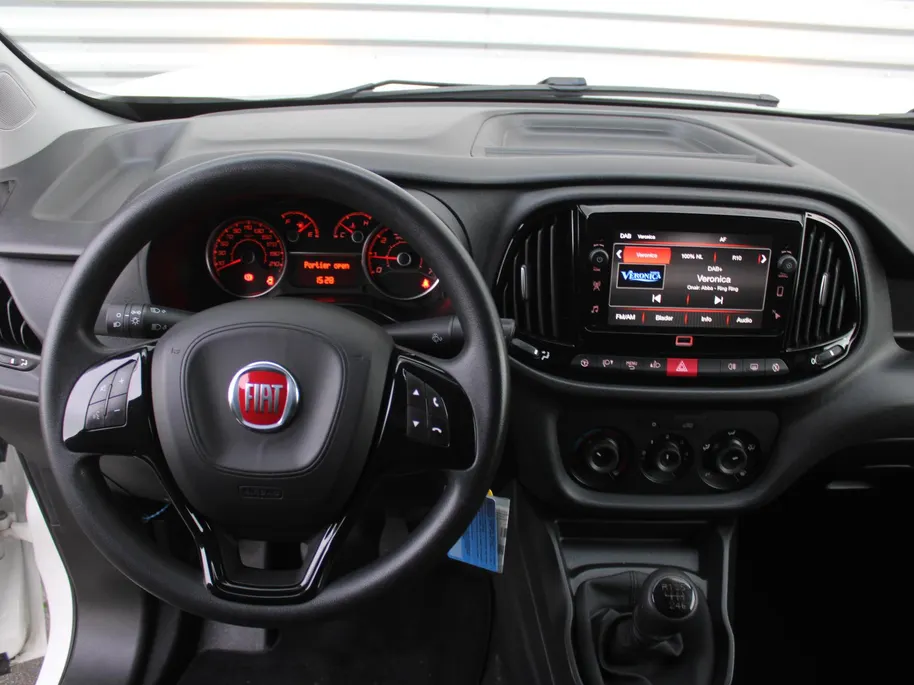 Fiat Doblò Cargo 1.6 MJ L1H1 S Trekking | Navi | Cruise | Airco | Parkeersensoren achter | Apple Carplay/Android Auto |
