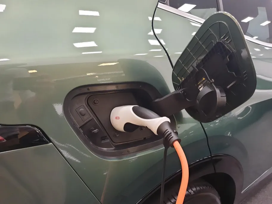Kia Sportage 1.6T PHEV AWD DynamicPlusLine Edition | Plug-In Hybride | Stoel en stuurverwarming | Elektrisch bedienbare voorstoelen | Navigatie | Camera | Apple Carplay / Android Auto |