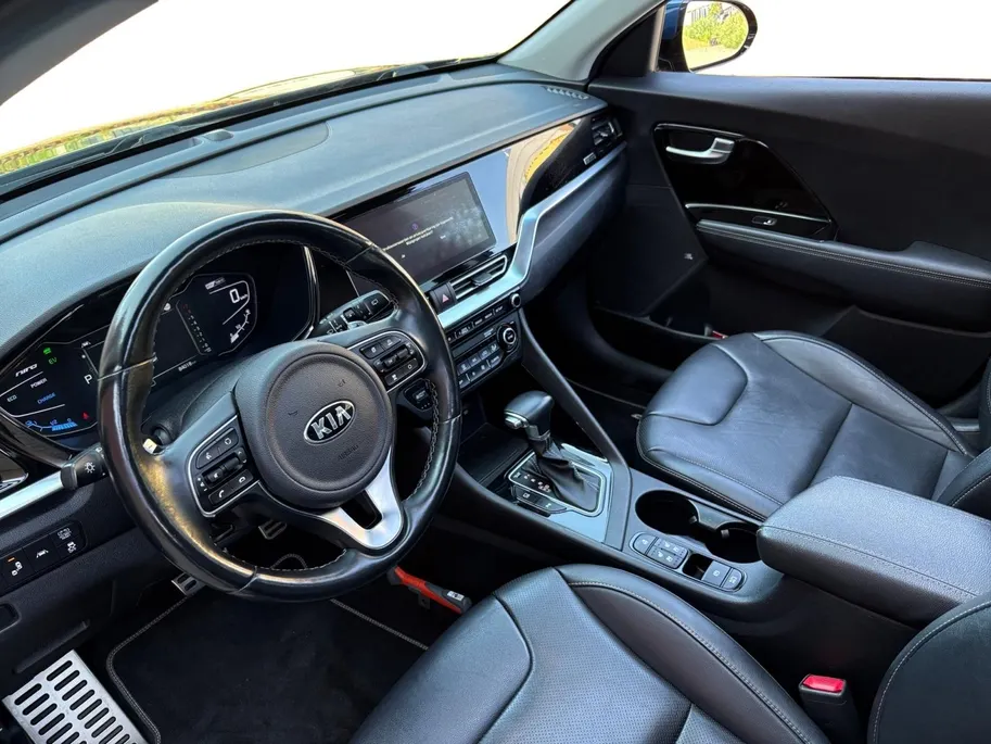 Kia Niro 1.6 GDi Hybrid ExecutiveLine | Stoel verwarming en ventilatie | Dodehoek detectie | Schuif/kantel dak | Trekhaak  | Keyless Entry | Apple CarPlay/ Android Auto | Lichtmetalen Velgen |