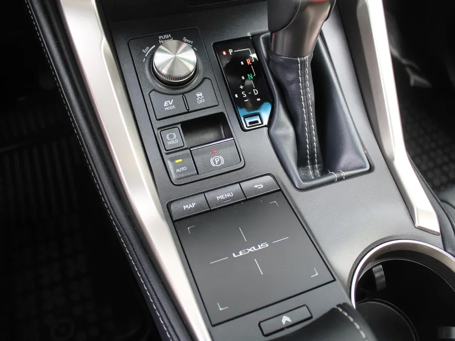 Lexus NX 300h AWD Sport Edition | Luxury + Safety Pack | Stuur-/stoelverwarming | Schuif-/kantel dak | Draadloze lader | 18' LM | Camera | Cruise adapt. |