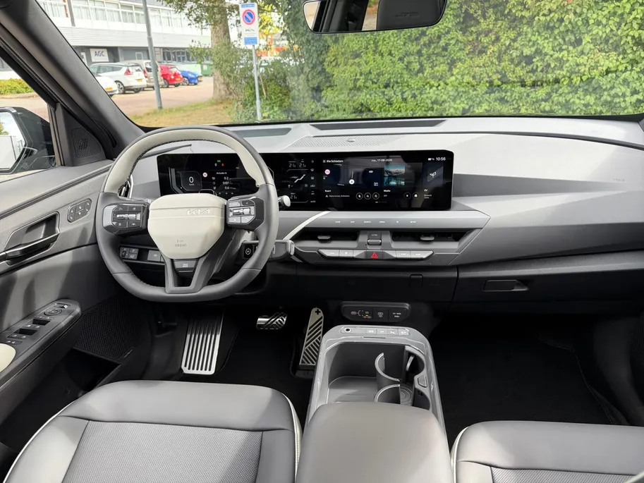 Kia EV5 GT-PlusLine 81.4 kWh Auto is verkocht | Warmtepomp | Massagefunctie | Harman/Kardon audio-installatie | Dodehoekcamera | 360 camera | Glazen schuif-/kanteldak | Memory seats | Elektrisch bedienbare achterklep