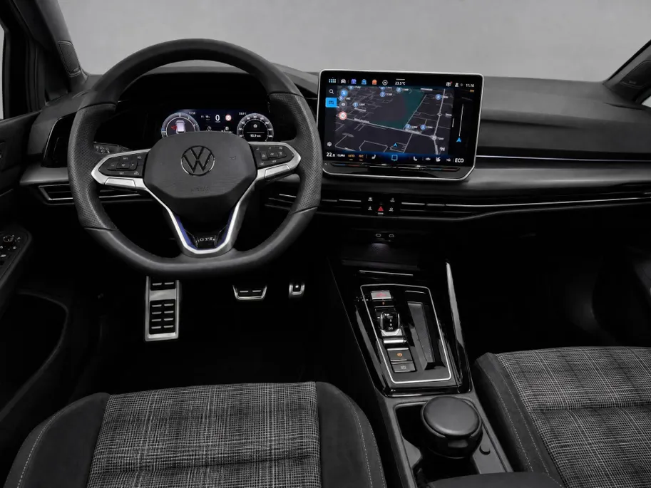 Volkswagen Golf 1.5 272pk DSG eHybrid GTE · Panoramadak · 360 Camera · Apple/Android Car Play · Navigatie · Stoelverwarming · 18'' Inch · Garantie t/m 26-11-2030 of 100.000km