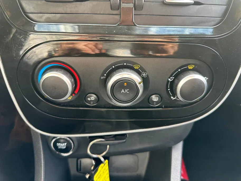 Renault Clio Estate 0.9 TCe Night&Day | Parkeersensoren | Apple Carplay | Camera | Cruise Control | Airco | LMV | Onderhoudshistorie | 12 Maanden BOVAG Garantie