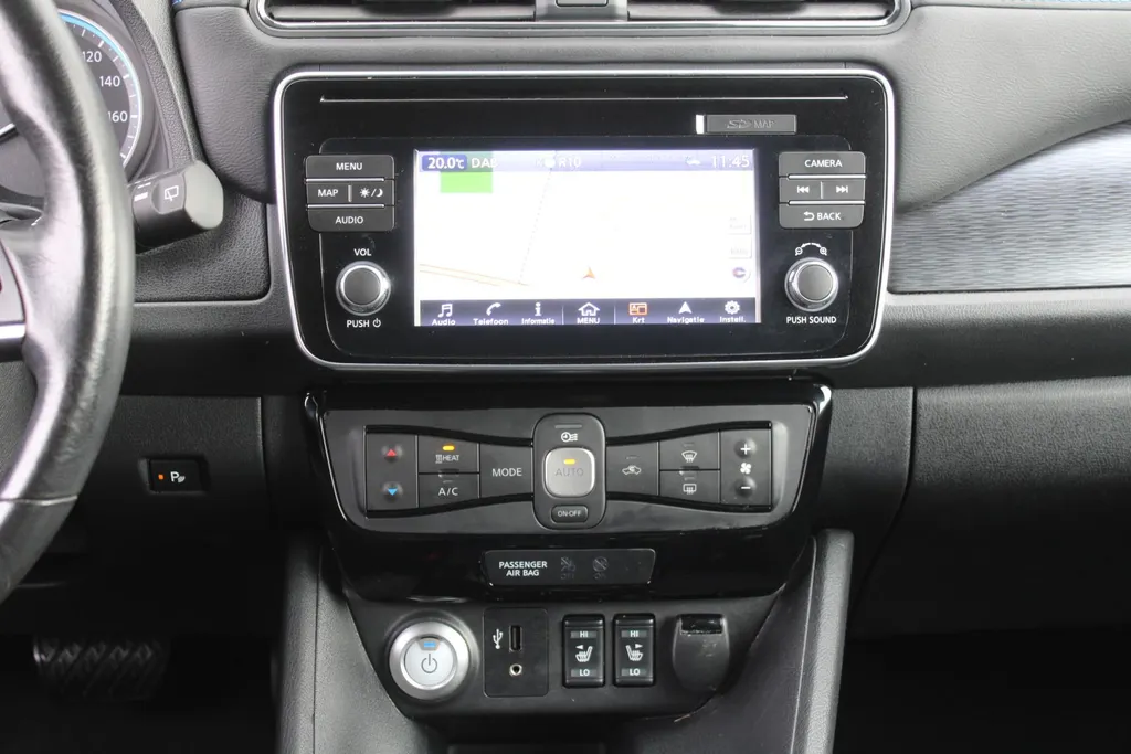Nissan Leaf Tekna 40 kWh | Trekhaak | Stuur-/stoelverwarming | 360 Camera | LED | Dodehoek detectie | Cruise adapt. | 17' LM | Half leer/stof | Navi |